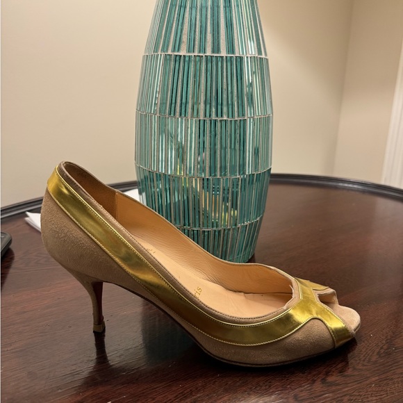 Red Bottoms. Tan Suede Peep Toe Pumps With Gold Accents fit like size 8. - Picture 11 of 12